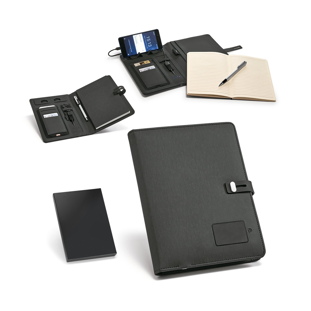 AFONSO. Pasta A5 em c. sintético com bateria portátil embutida (lítio) 4'000 mAh e caderno com 128 páginas pautadas