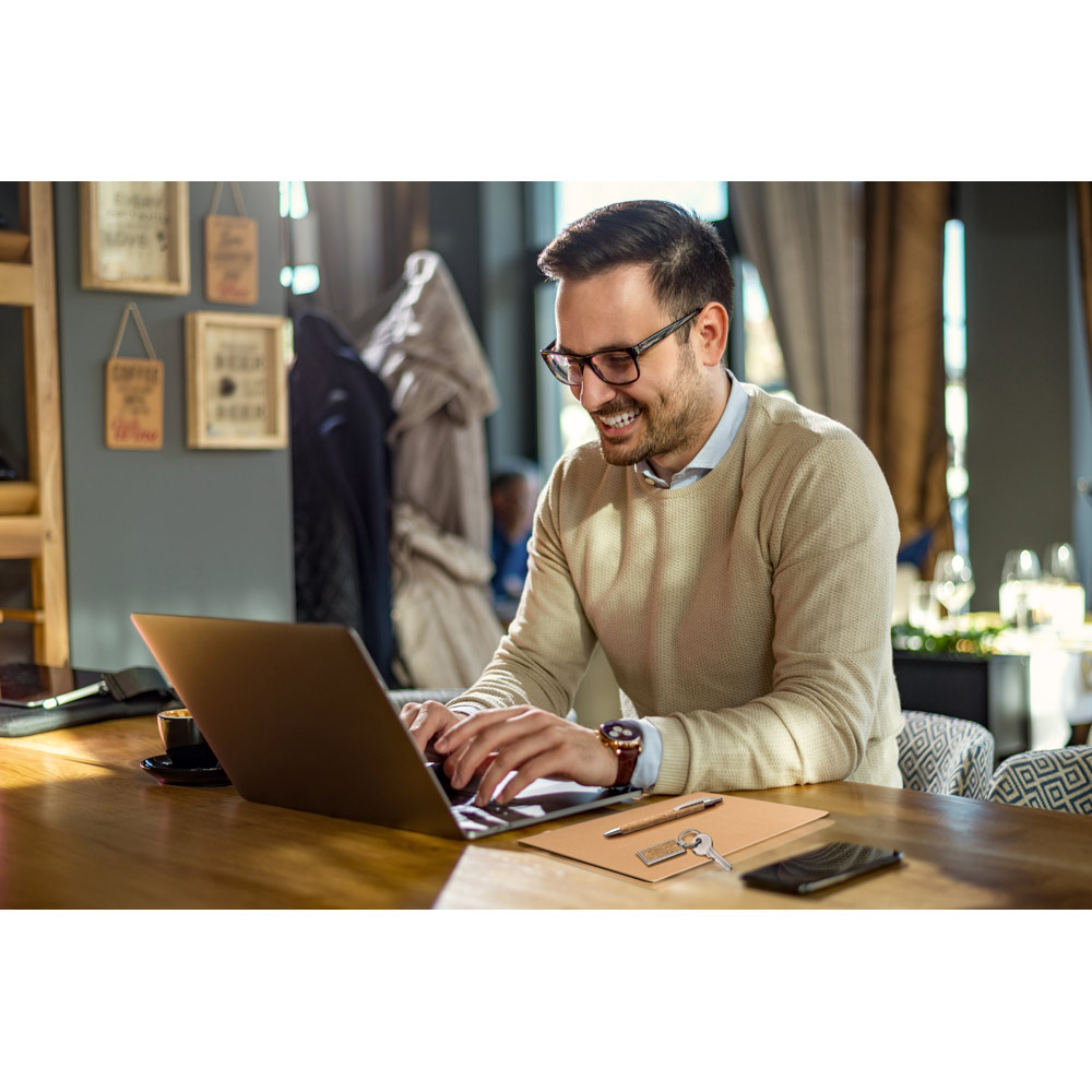 LAVRE. Kit esferográfica e chaveiro em metal com acabamento em cortiça - Imagem 3